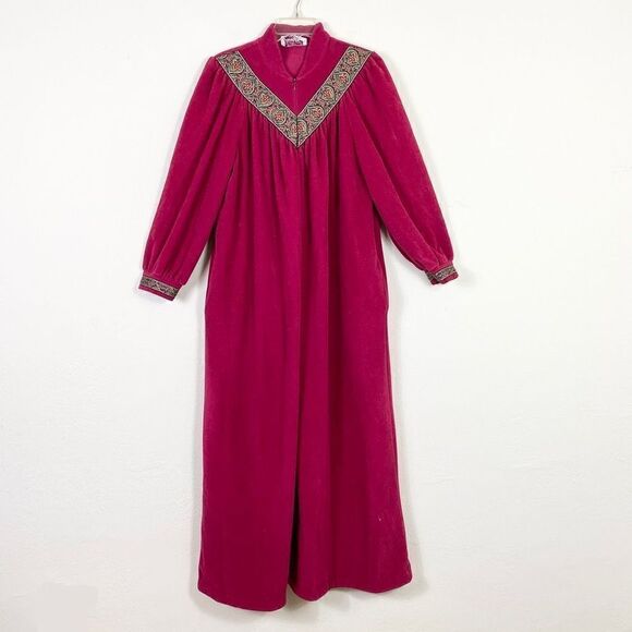 Vintage Vanity Fair Red Violet Embroidered Maxi Housecoat Robe w/Pockets Size M - Picture 3 of 8